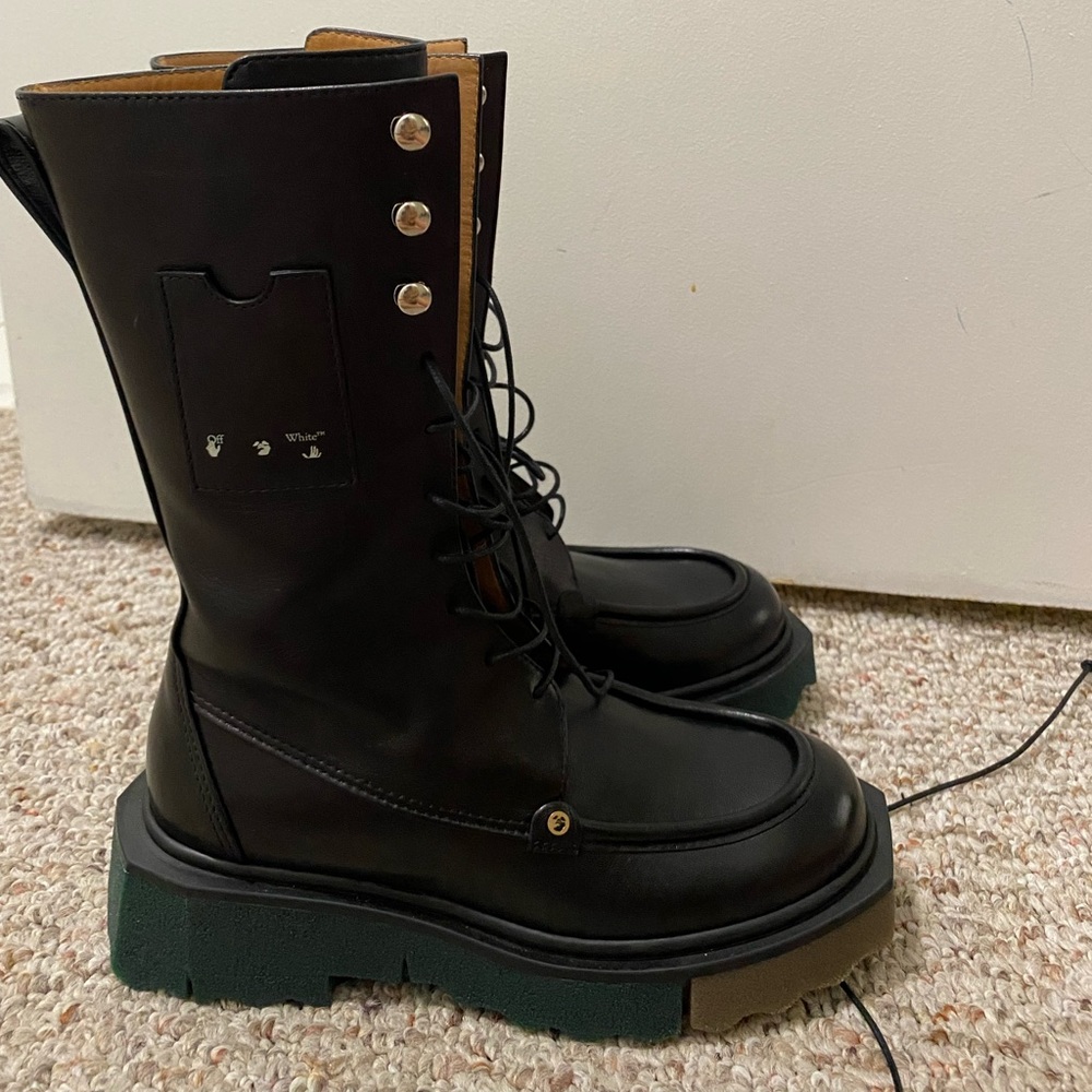 Off white sponge combat boots